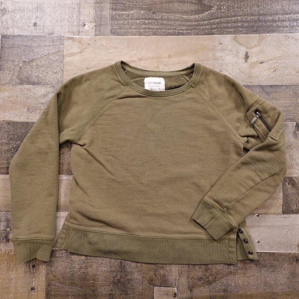 Cotton On long sleeve sweatshirt women's small olive green snap‎ side hems
